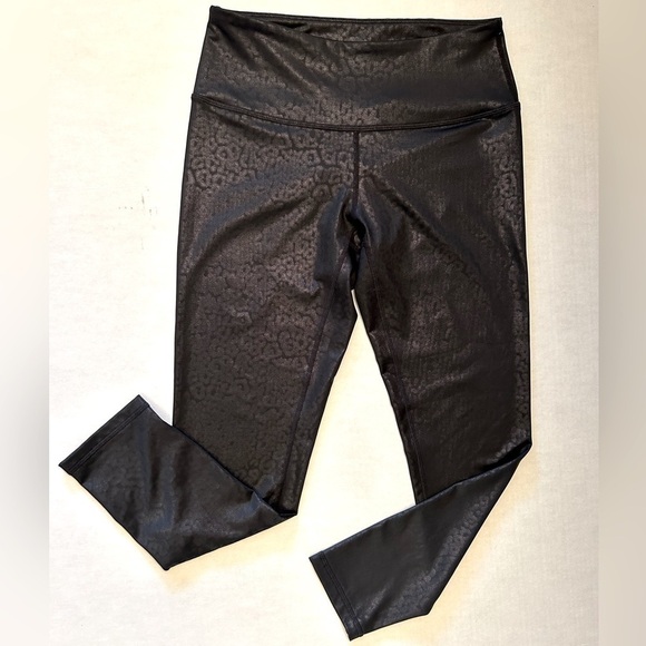 Z by Zella athletic cropped black shiny design legging Sz Small.  Q18 - Picture 1 of 8